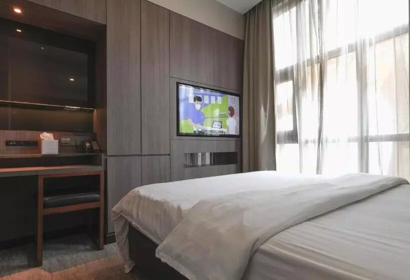 Amrise Hotel Kitchener, Check In 9pm, Check Out 8am