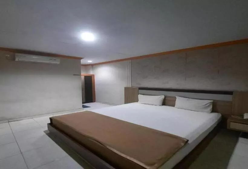 Collection O 93163 Hotel Grand Kartika