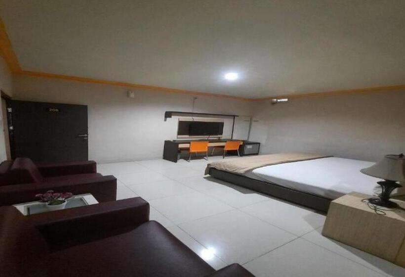 Collection O 93163 Hotel Grand Kartika