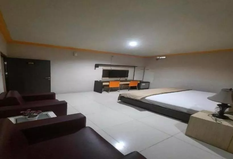 Collection O 93163 Hotel Grand Kartika