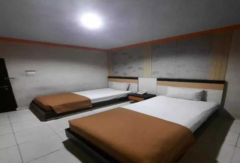 Collection O 93163 Hotel Grand Kartika