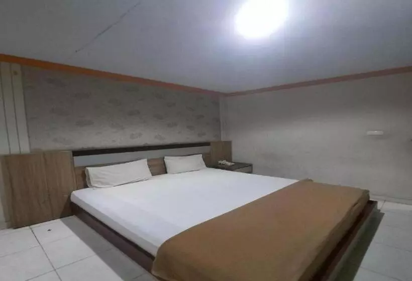 Collection O 93163 Hotel Grand Kartika