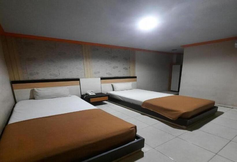 Collection O 93163 Hotel Grand Kartika