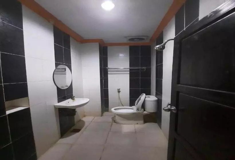 Collection O 93163 Hotel Grand Kartika