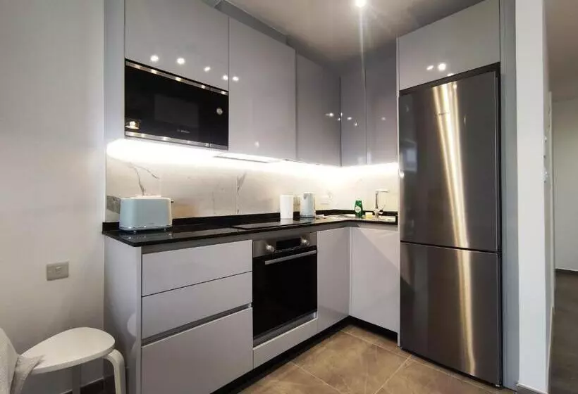 1010 E1 Apart