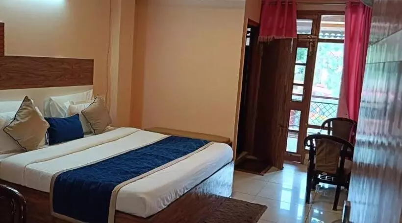 Hotelli Sky Hill Top A Unit Of Kasauli View