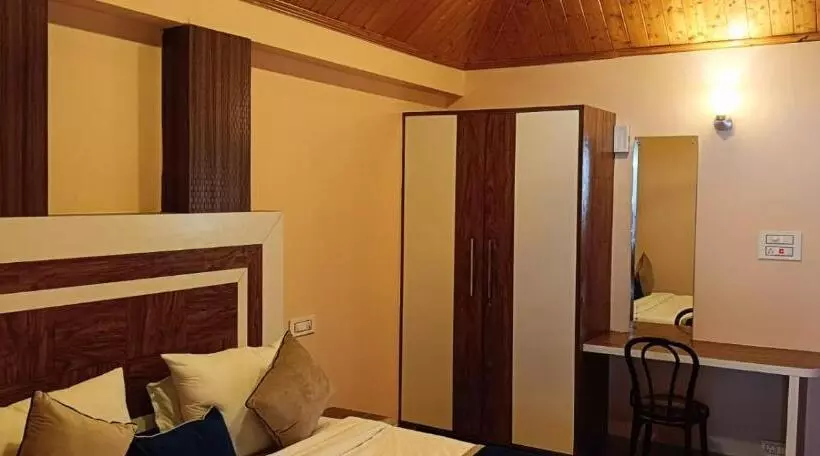 Hotelli Sky Hill Top A Unit Of Kasauli View