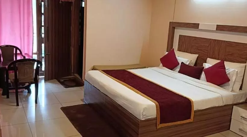 Hotelli Sky Hill Top A Unit Of Kasauli View