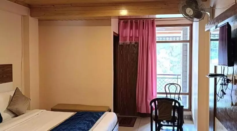 Hotelli Sky Hill Top A Unit Of Kasauli View