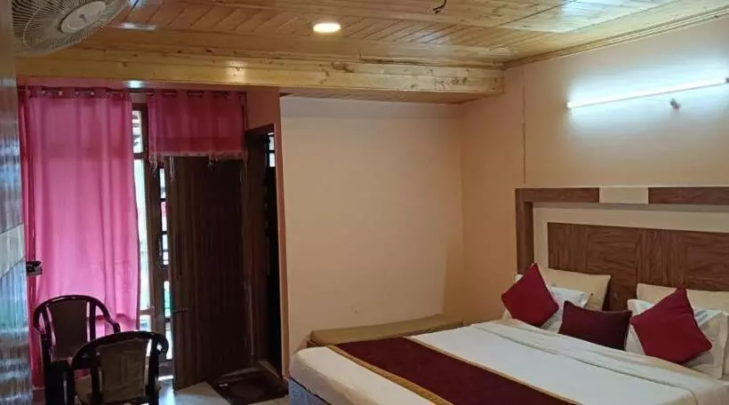 Hotelli Sky Hill Top A Unit Of Kasauli View