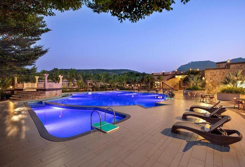 ホテル Vikrama Sarovar Portico Pavagadh