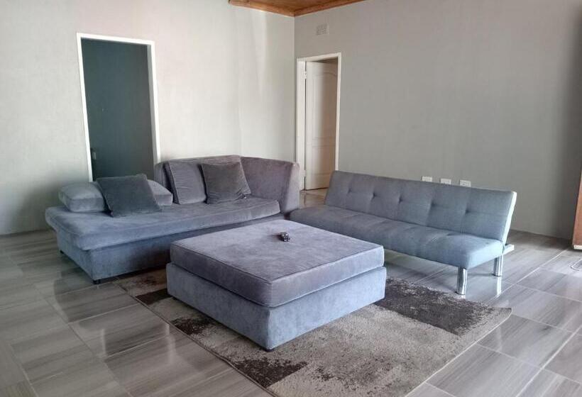 膳宿费 Family House