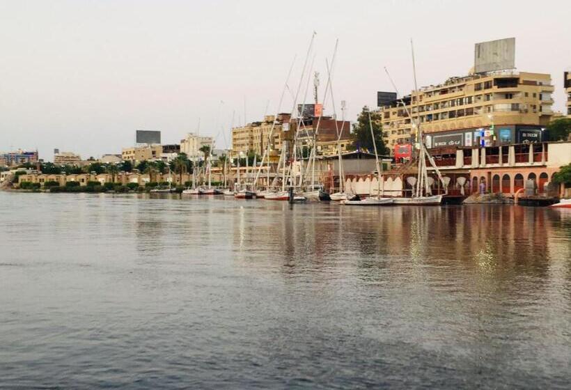 تختخواب و صبحانه Aswan Nile View