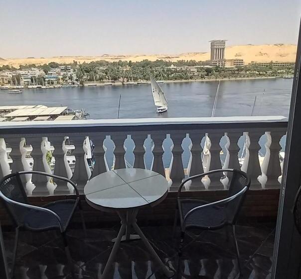 تختخواب و صبحانه Aswan Nile View