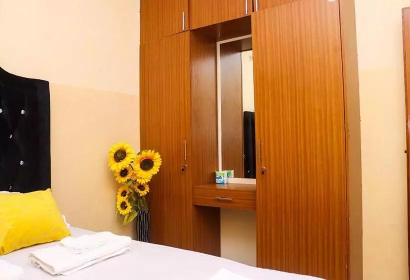 تختخواب و صبحانه Petra Homes