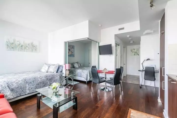 ホテル Comfort Opulence Suites Downtown High Floor Condo With Balcony City View