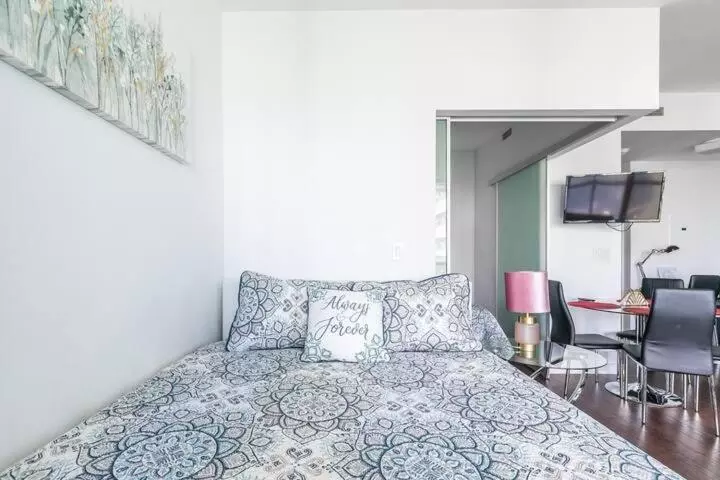 ホテル Comfort Opulence Suites Downtown High Floor Condo With Balcony City View