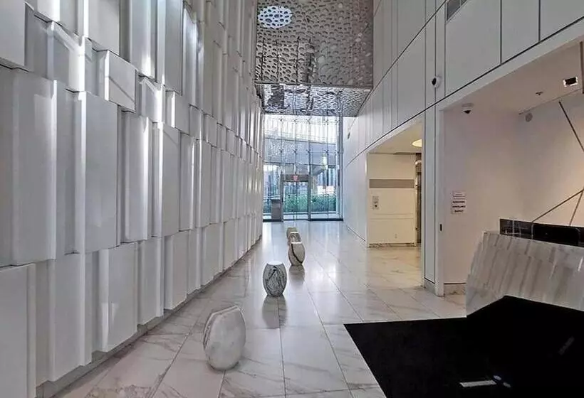 ホテル Comfort Opulence Suites Downtown High Floor Condo With Balcony City View