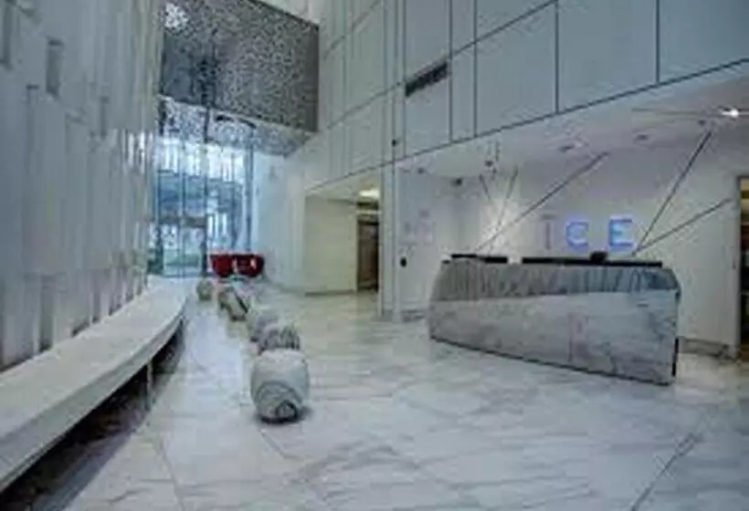 ホテル Comfort Opulence Suites Downtown High Floor Condo With Balcony City View