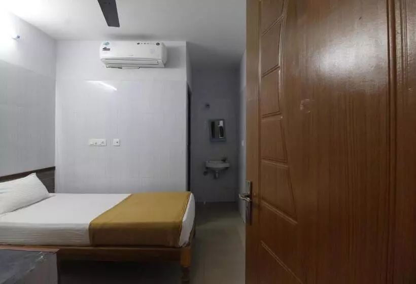 Hotelli Jks Deluxe Lodge