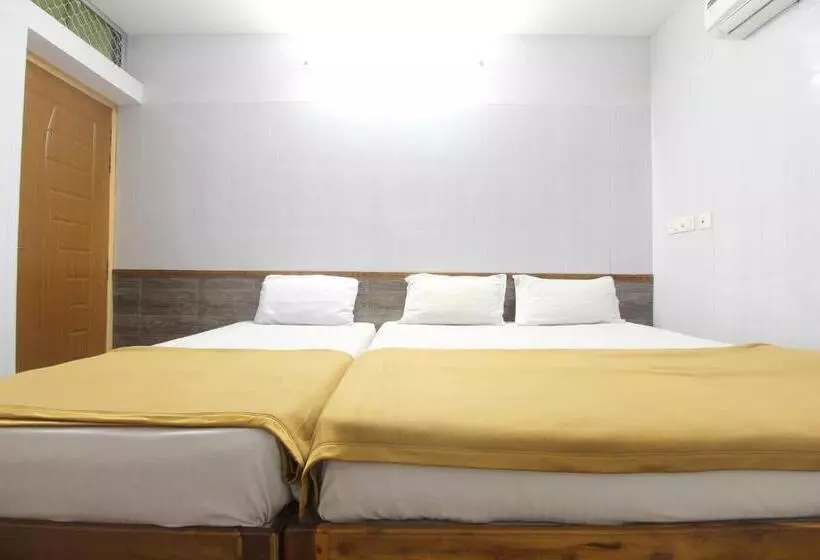 Hotelli Jks Deluxe Lodge