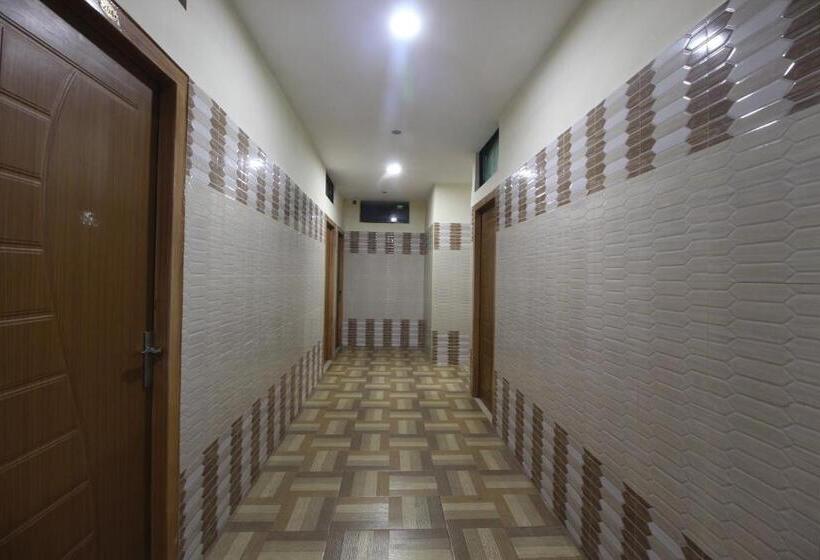 Hotel Jks Deluxe Lodge