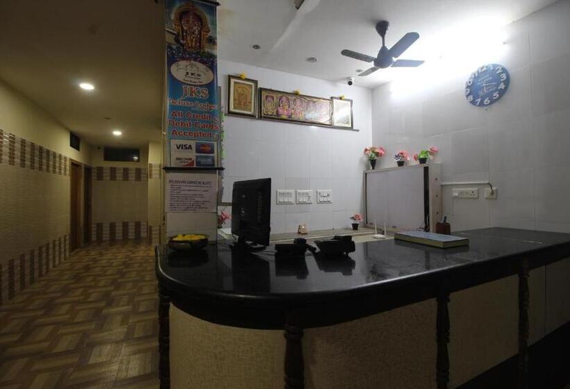 Hotel Jks Deluxe Lodge