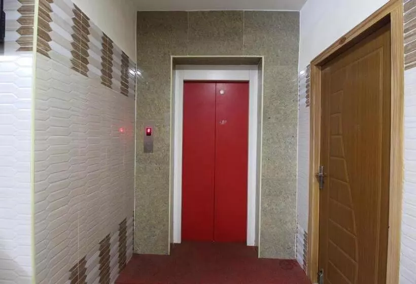 Hotelli Jks Deluxe Lodge