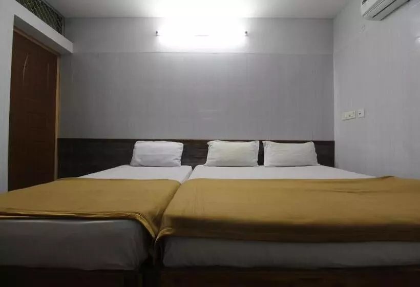 Hotelli Jks Deluxe Lodge
