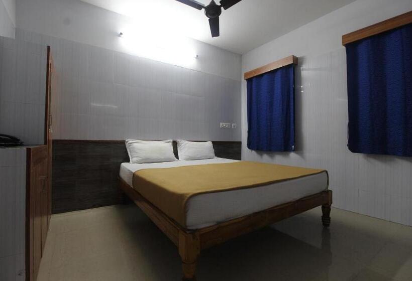 Hotel Jks Deluxe Lodge