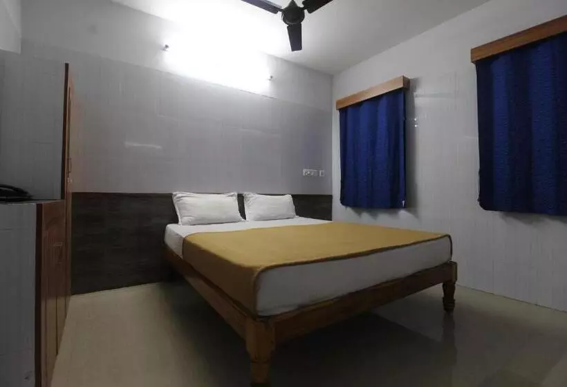 Hotelli Jks Deluxe Lodge