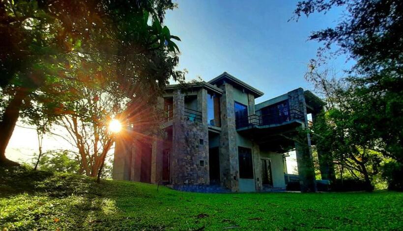 בית מלון כפרי Kings Green Castle Kandy