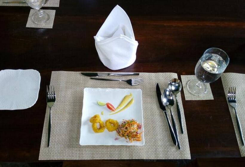 בית מלון כפרי Kings Green Castle Kandy