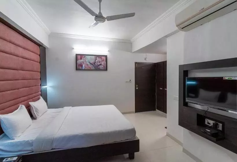هتل Super Collection O Maninagar Formerly Park Land