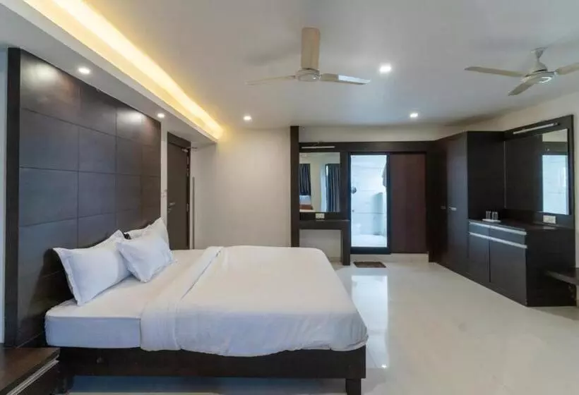 هتل Super Collection O Maninagar Formerly Park Land