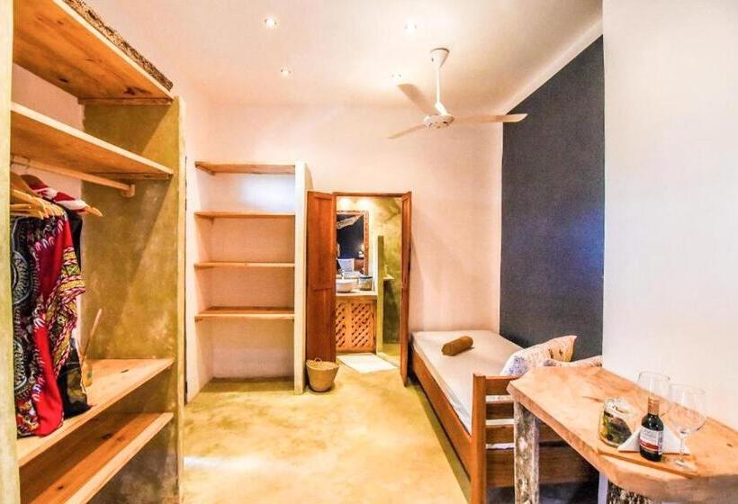 هتل Pili Pili Oasis