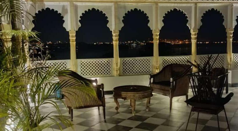 Отель View Lake Village