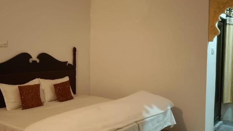 Отель View Lake Village