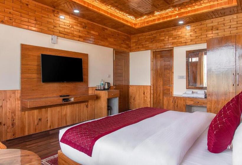 Отель Wood Crista Kufri Near An Apple Orchard