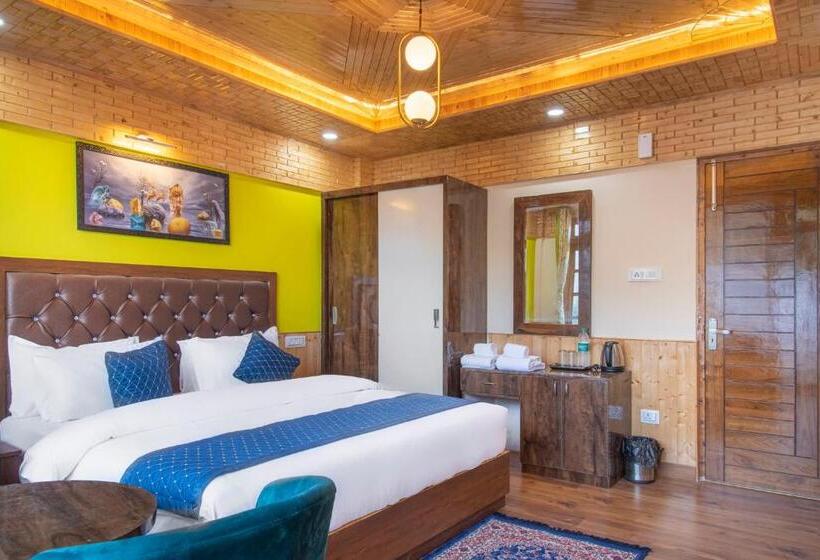 Отель Wood Crista Kufri Near An Apple Orchard