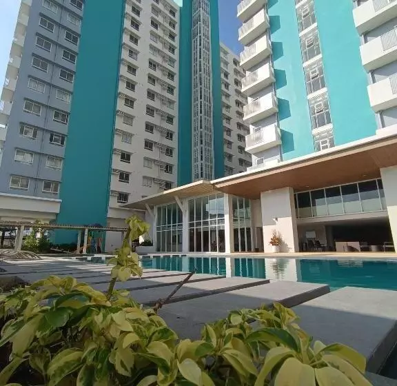 ペンション Mesavirre Garden Residences