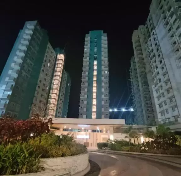 ペンション Mesavirre Garden Residences