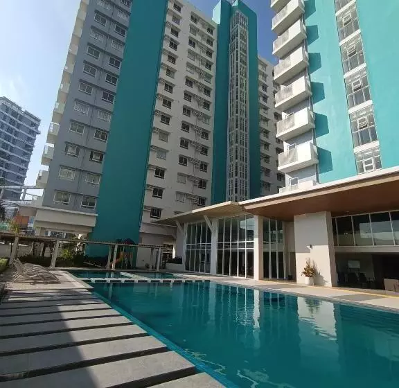 ペンション Mesavirre Garden Residences