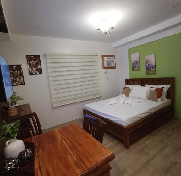 פנסיון Mesavirre Garden Residences