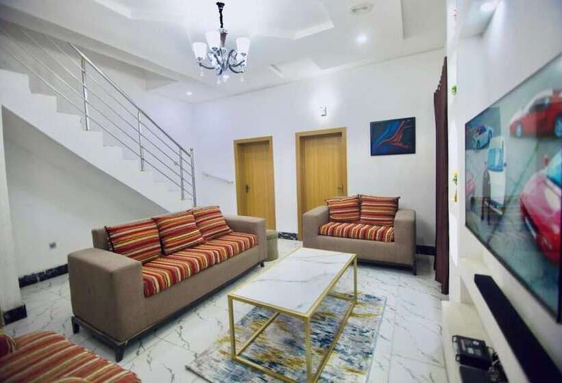 پانسیون Oasis Villa Lekki