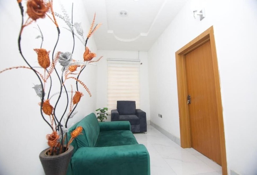 پانسیون Oasis Villa Lekki