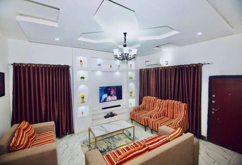 پانسیون Oasis Villa Lekki