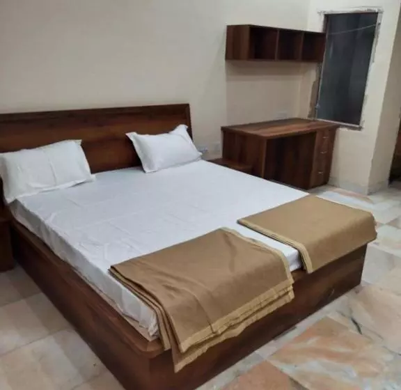 Pension Shri Ramlala Sadan Devsthanam