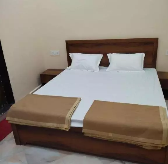 Pension Shri Ramlala Sadan Devsthanam
