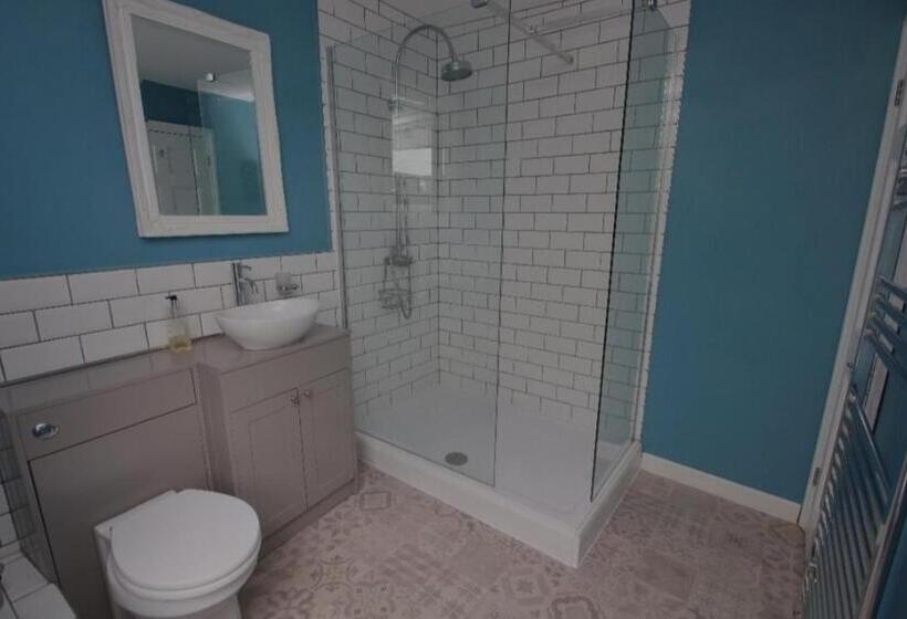 פנסיון Ash Rooms